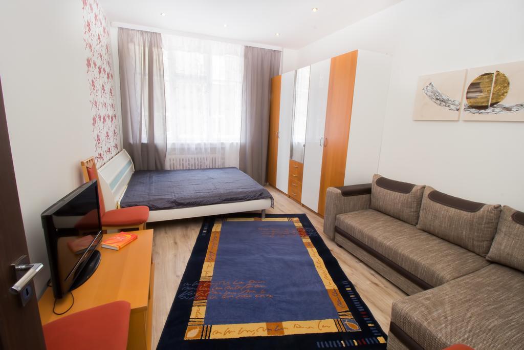 Apartment Ve Smeckach With A Big Terrace Prag Exteriör bild